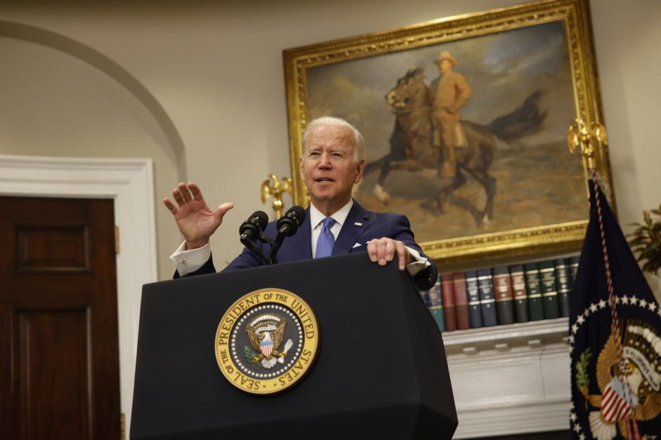 J. Bidenas: parama Ukrainai nepigi, bet JAV negali likti abejingos