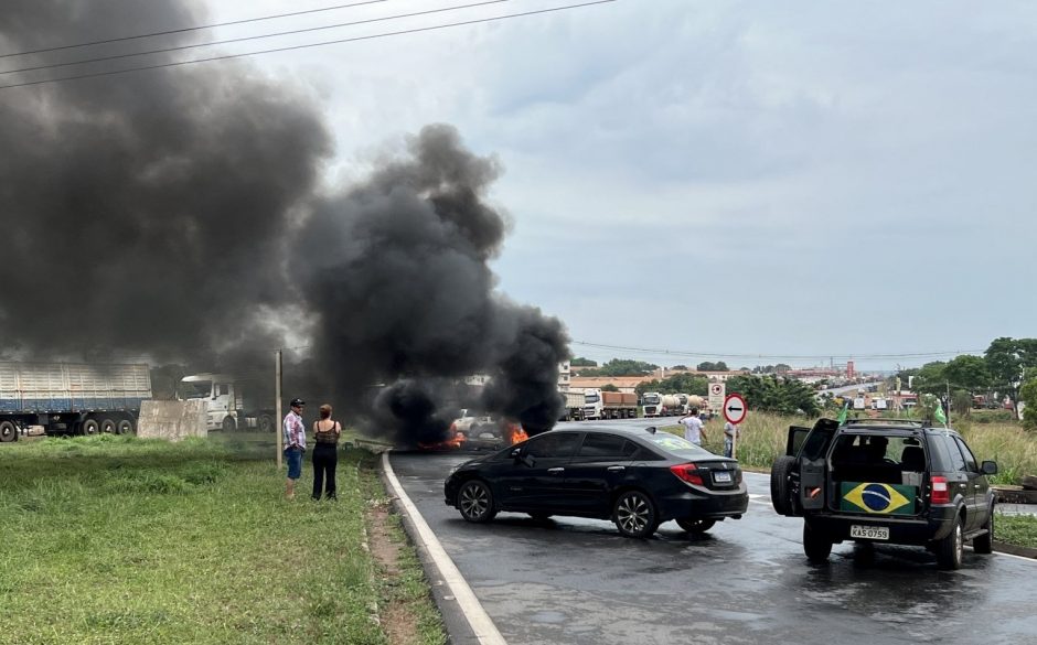 Brazilijoje vežėjai, protestuotojai po J. Bolsonaro pralaimėjimo blokuoja greitkelius