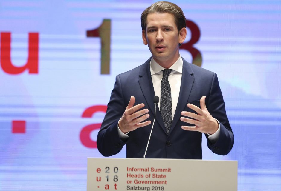 Austrijos lyderis gina spaudos laisvę po skandalingo policijos pareigūno pasiūlymo