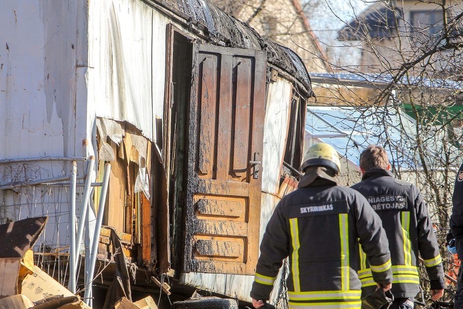 Panevėžyje užsidegė namas