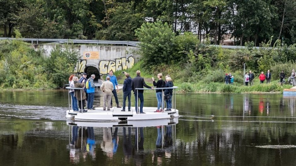 Vilniuje pradėjo veikti pėsčiųjų ir dviratininkų keltas per Nerį „Uperis“