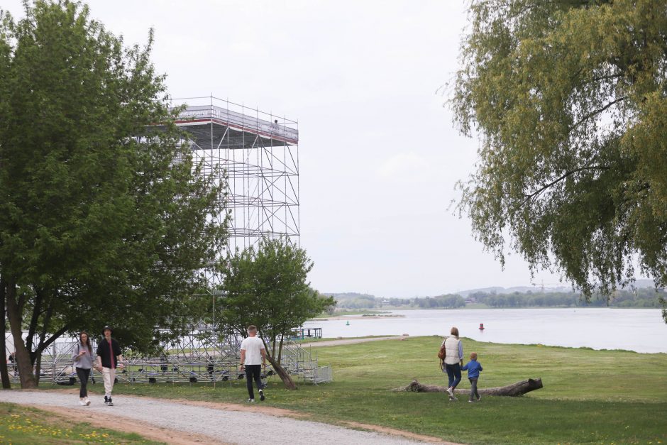 Santakos parke iškilo apžvalgos bokštas