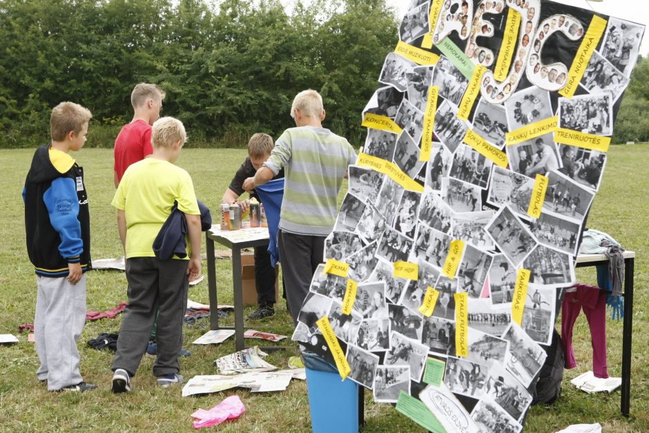 Uostamiesčio jaunimas ketvirtadienį leido ant žolės