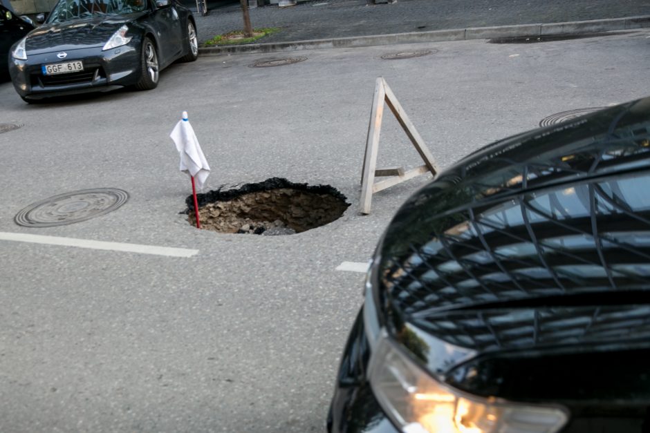 Smegduobė miesto centre ir toliau baugina vairuotojus