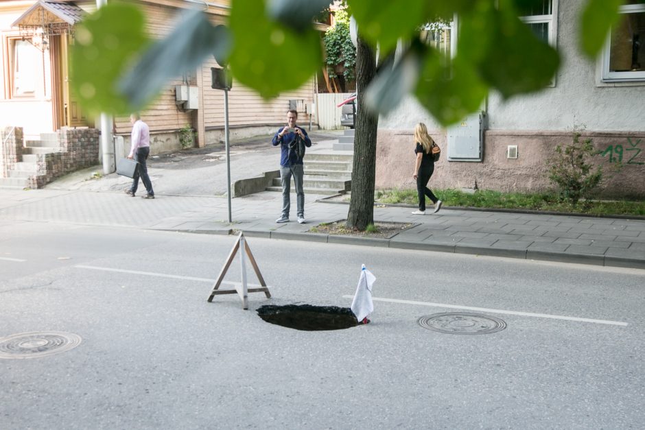 Smegduobė miesto centre ir toliau baugina vairuotojus