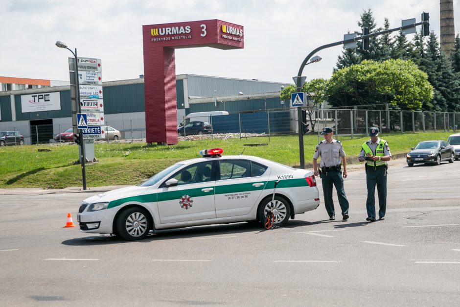 Taikos prospekte susidūrė mokomasis sunkvežimis ir „Škoda“, sužaloti trys žmonės