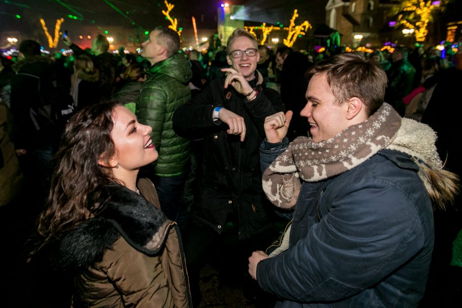 Naujuosius kauniečiai pasitiko pasinėrę į šokių muzikos fiestą