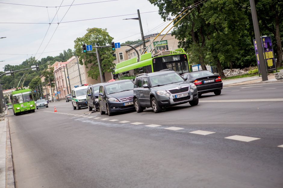 Vytauto prospekte – keturių mašinų avarija