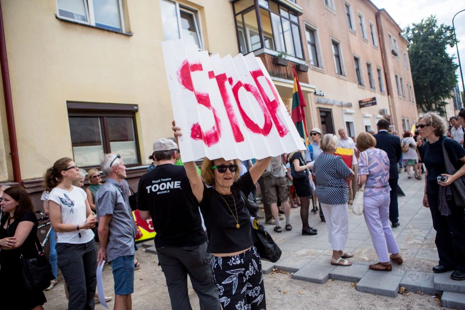 Protestas Miško gatvėje dėl kertamų medžių 