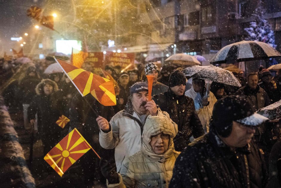 Tūkstančiai makedonų protestavo prieš planus keisti šalies pavadinimą