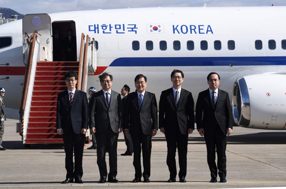Pietų Korėjos pasiuntiniai atvyko istorinio vizito į Šiaurės Korėją