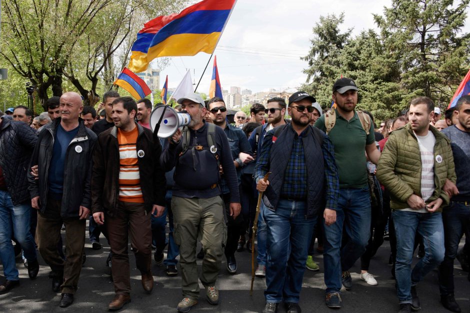 Armėnijos opozicijos judėjimo lyderis skelbia „aksominę revoliuciją“