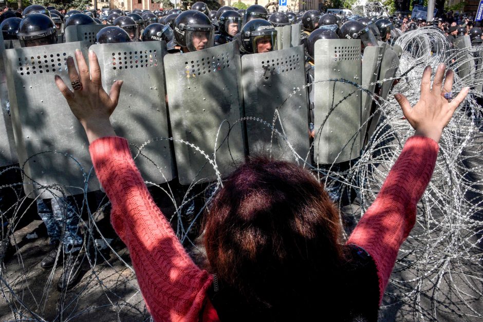 Armėnijos opozicijos judėjimo lyderis skelbia „aksominę revoliuciją“