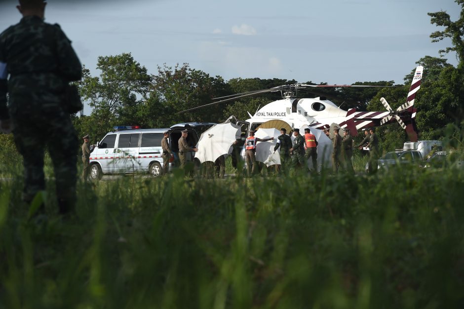 Tęsiama gelbėjimo operacija Tailando urve: iš viso išgelbėti aštuoni vaikai