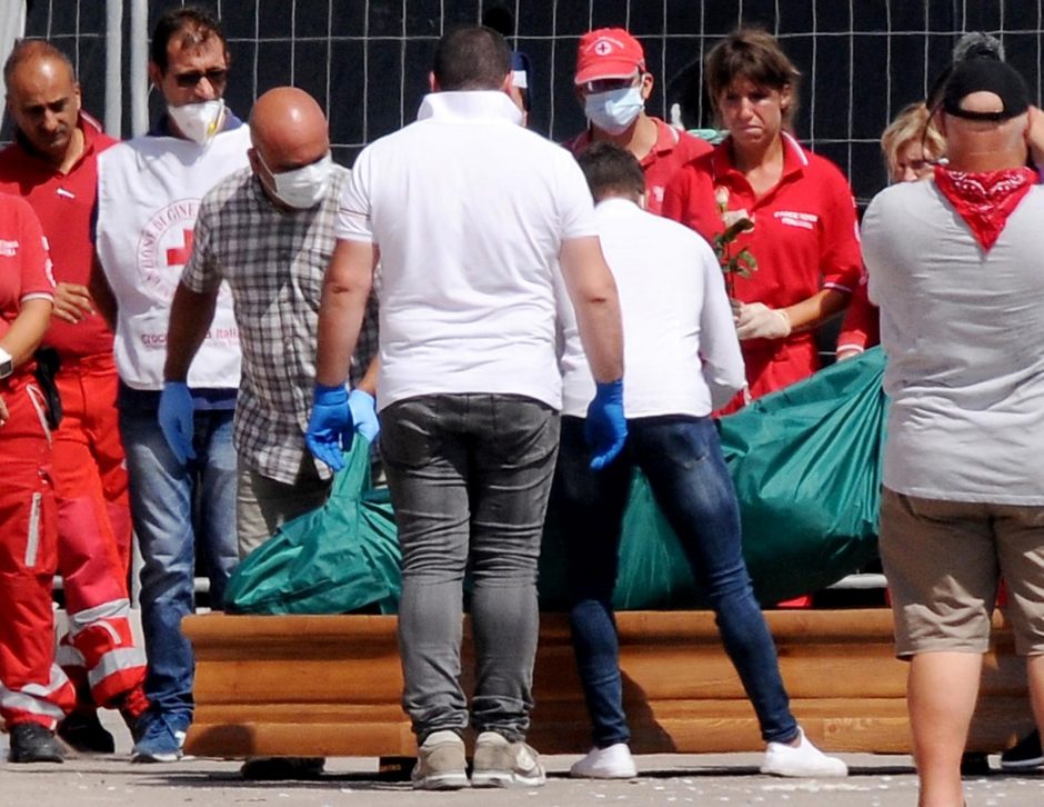 Per pusmetį Viduržemio jūroje žuvo per 3 tūkst. migrantų