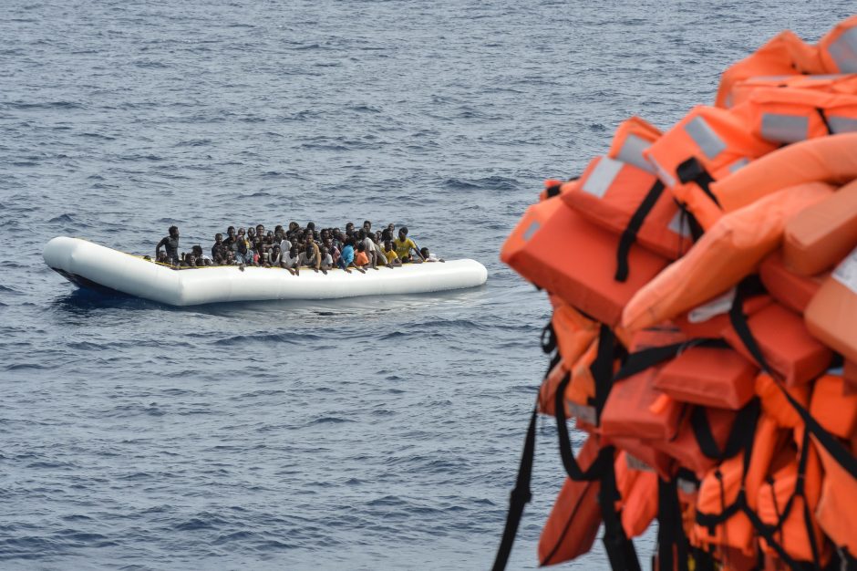 Europa stveriasi šiaudo: uždraudė guminių valčių tiekimą į Libiją