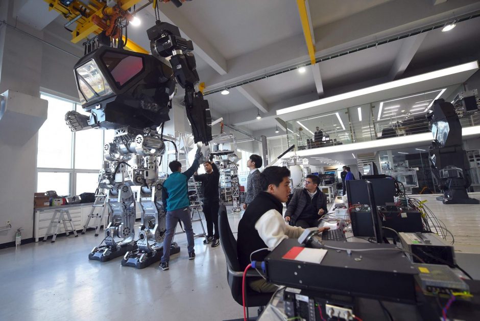 Pietų Korėjos robotas žengia pirmuosius žingsnius