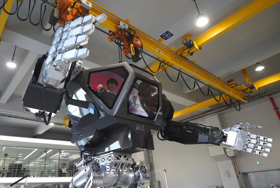 Pietų Korėjos robotas žengia pirmuosius žingsnius