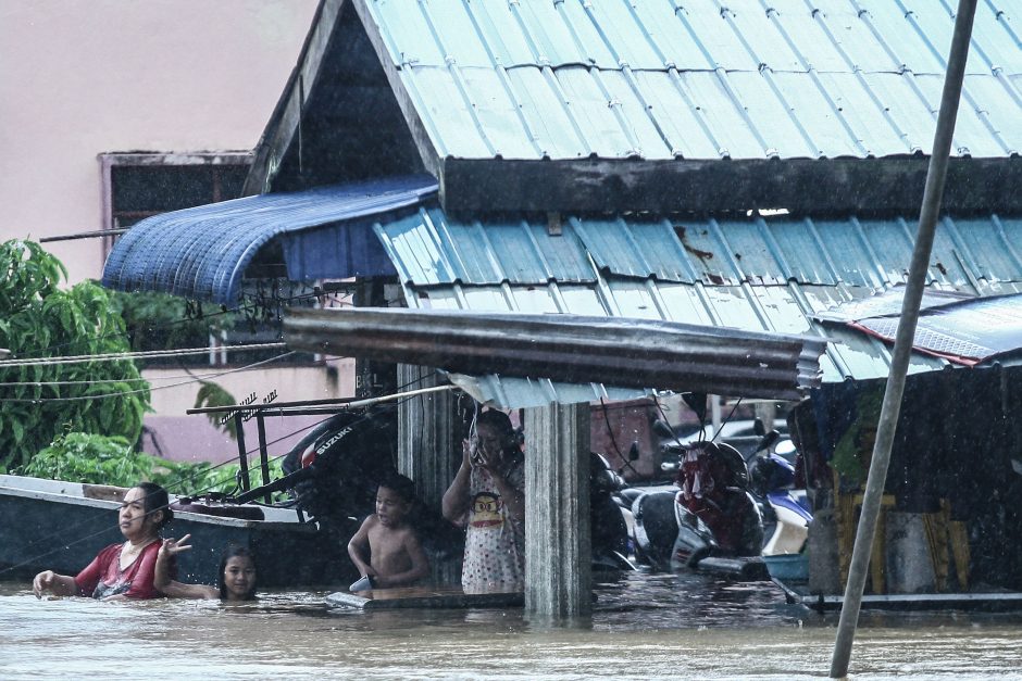 Dėl potvynių Malaizijoje evakuojami tūkstančiai žmonių