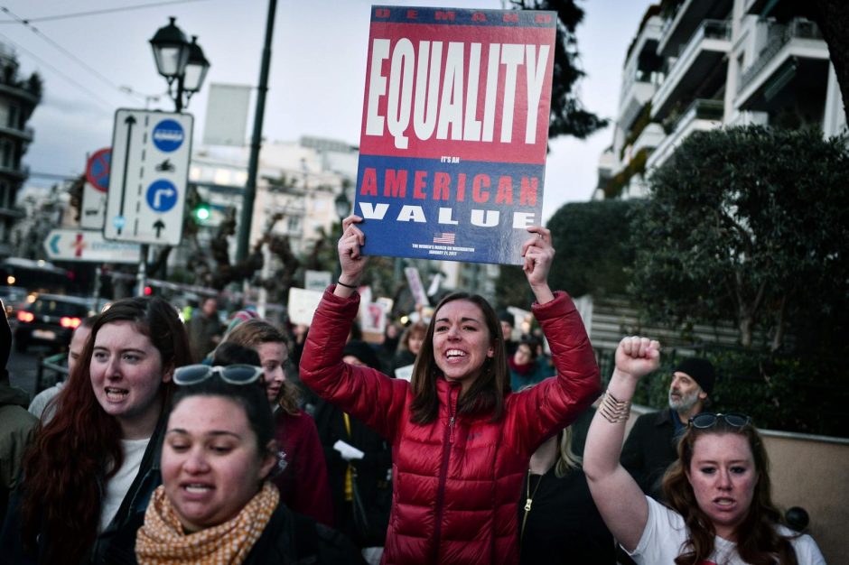 Moterys protestuoja prieš D. Trumpą