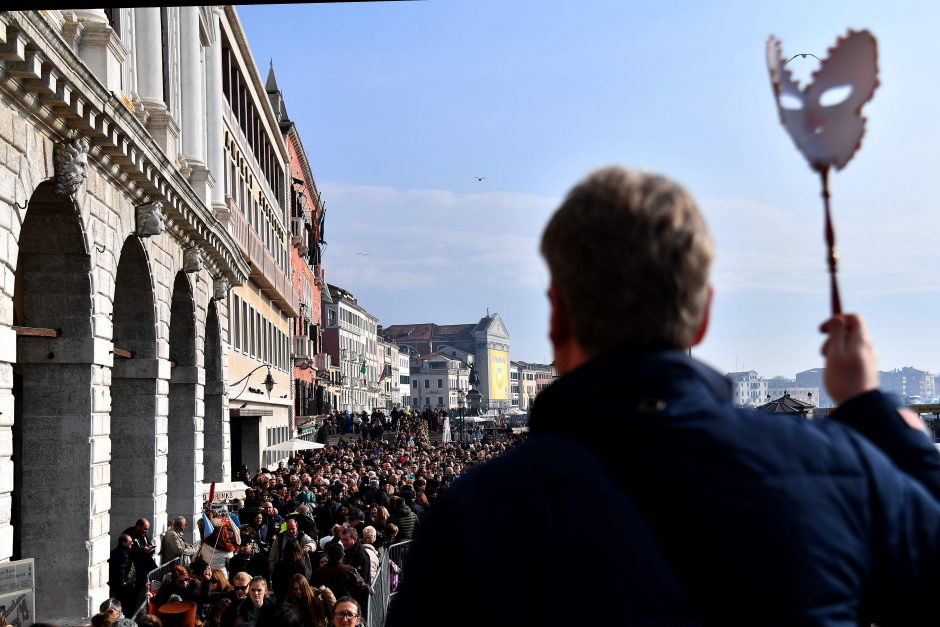 Venecijos karnavale skamba „Angelo skrydis“