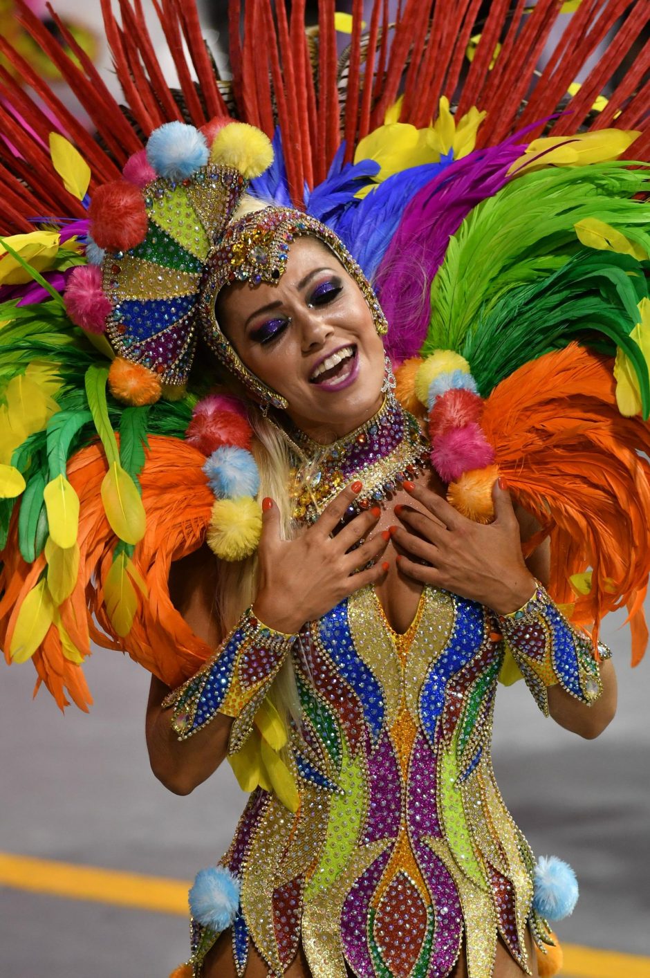 Brazilijoje sambos ritmu sukasi tūkstančiai šokėjų 