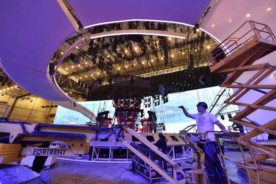 Kijevas ruošiasi „Eurovizijai“: statoma 30 tonų scena