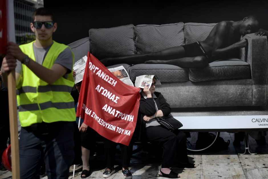 Tarptautinę darbo dieną pasaulyje – audringos demonstracijos