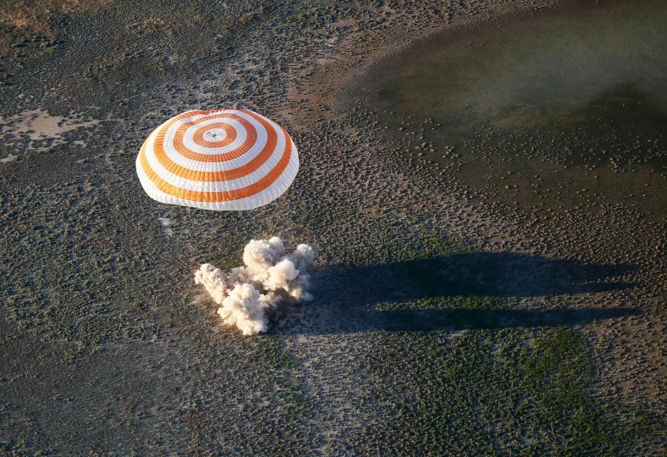 Rusijos ir Prancūzijos astronautai sėkmingai grįžo į Žemę 