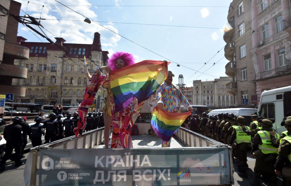 Į gėjų paradą Kijeve susirinko tūkstantinė minia