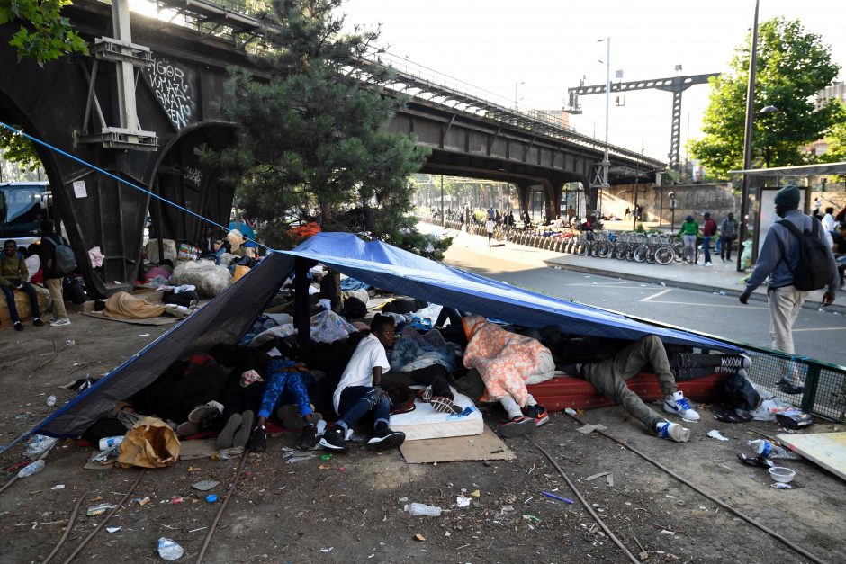 Paryžiaus policija iš neteisėtos stovyklos iškėlė 2,5 tūkst. migrantų