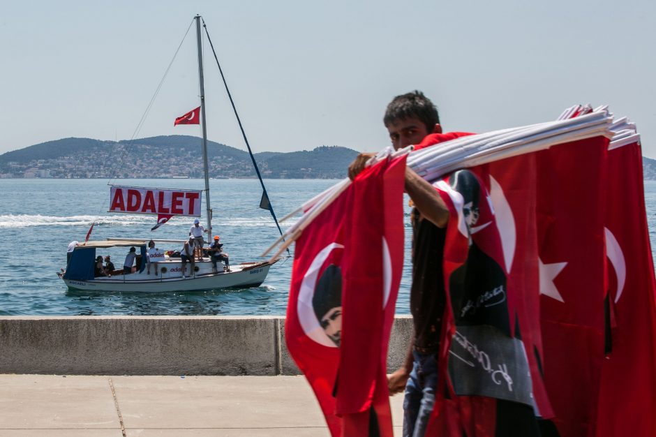 Turkijos opozicija surengė didžiulį mitingą prieš prezidentą