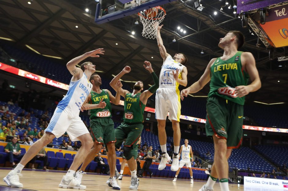 Lietuviai Europos krepšinio čempionate sutriuškino ukrainiečius
