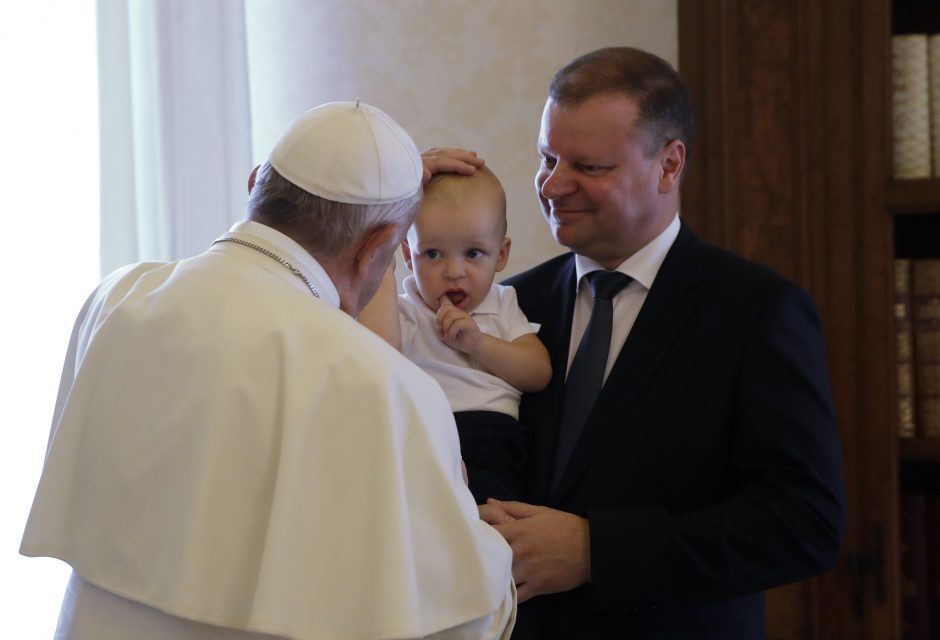 S. Skvernelis su popiežiumi kalbėjosi apie pagalbą šeimoms