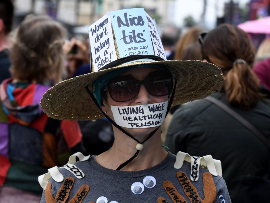 Šimtai demonstrantų surengė eitynes prieš seksualinį priekabiavimą 