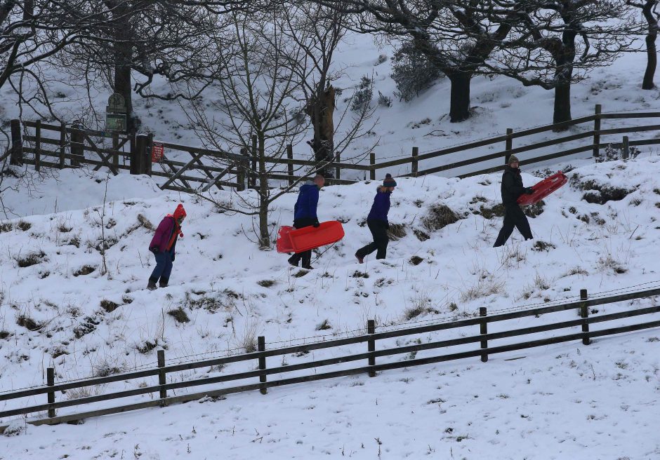 Gausus sniegas paralyžiavo Didžiąją Britaniją