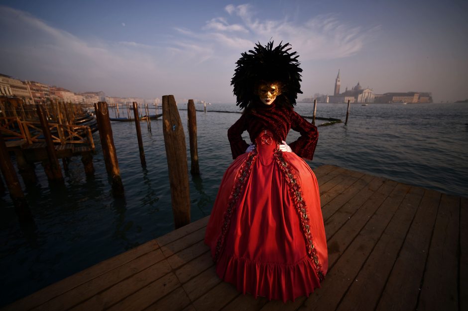 Venecijoje įsibėgėjo tradicinis karnavalas