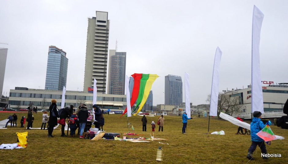 Paskui šventinius aitvarus entuziastams teko pabėgioti