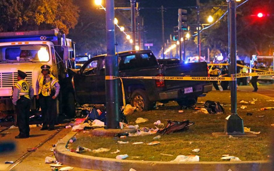 Tragiškos Užgavėnės JAV: sunkvežimis rėžėsi į minią (sužeisti 28 žmonės)