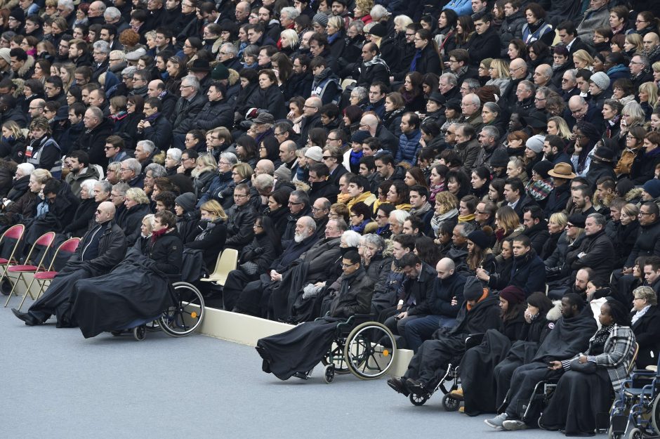 Prancūzijos prezidentas pažadėjo sutriuškinti „fanatikų armiją“