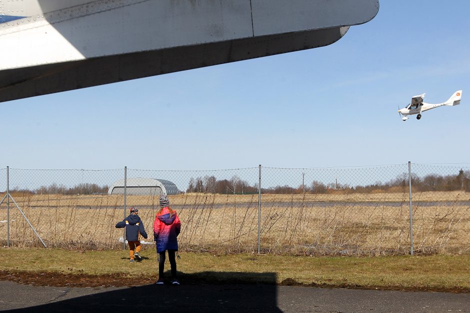 Lietuvos aviacijos muziejuje šurmuliavo „Atvelykis tarp lėktuvų“