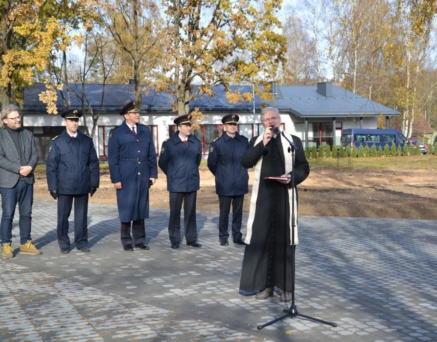 Ugniagesių profesiją įprasmino skulptūra