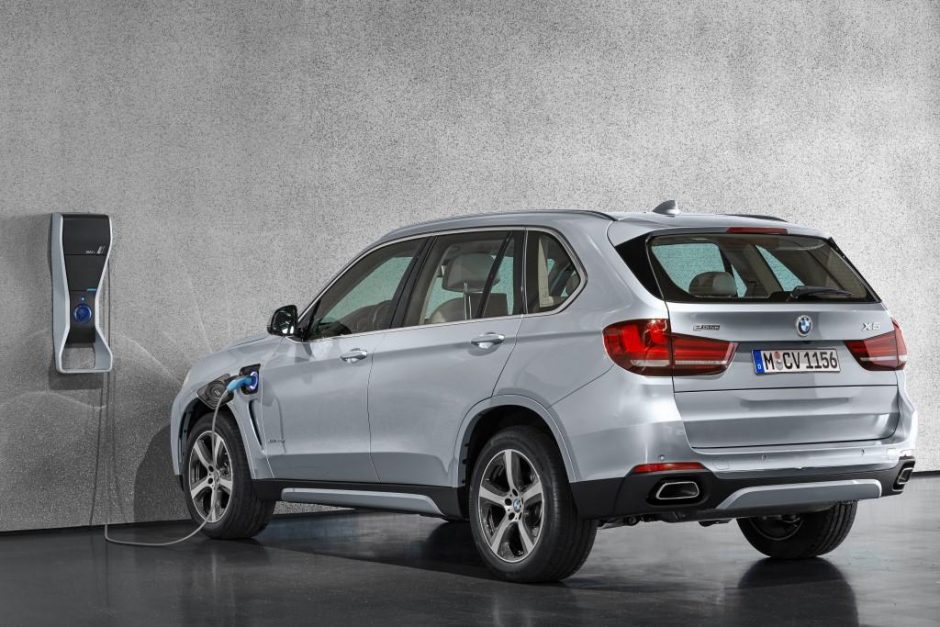 „BMW X5 xDrive40e“ – galingas, taupus ir pagaliau serijinis