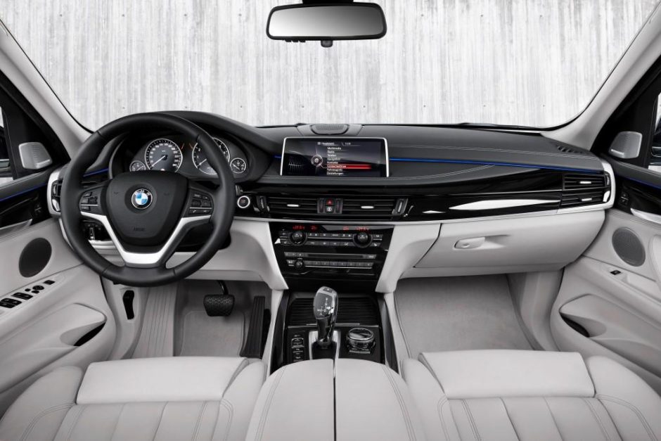 „BMW X5 xDrive40e“ – galingas, taupus ir pagaliau serijinis