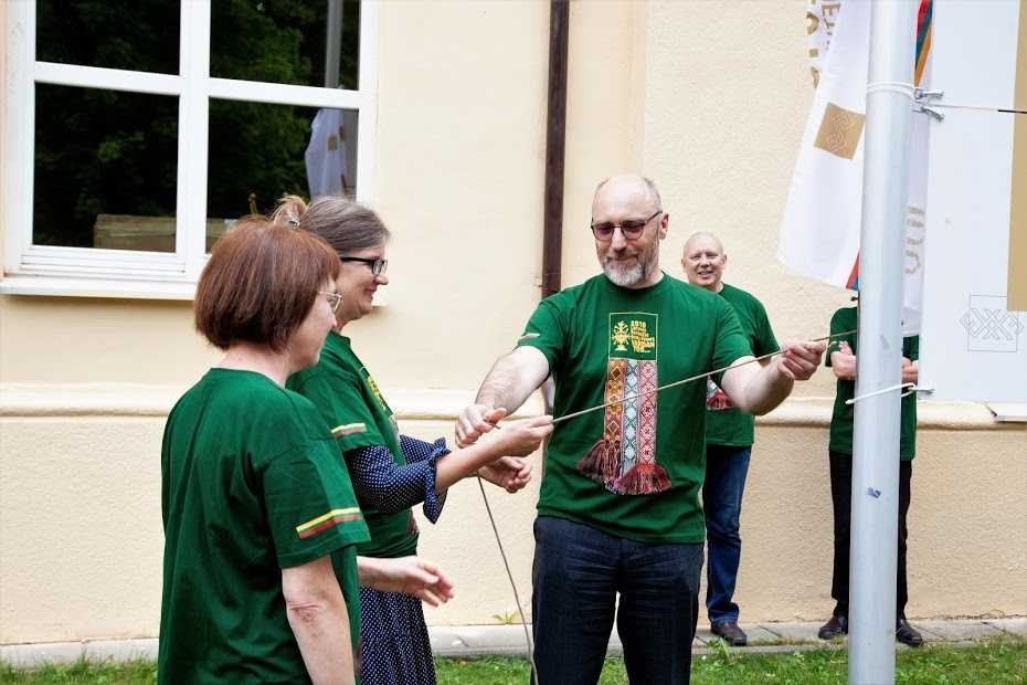 Vilniuje iškilmingai iškelta Dainų šventės vėliava