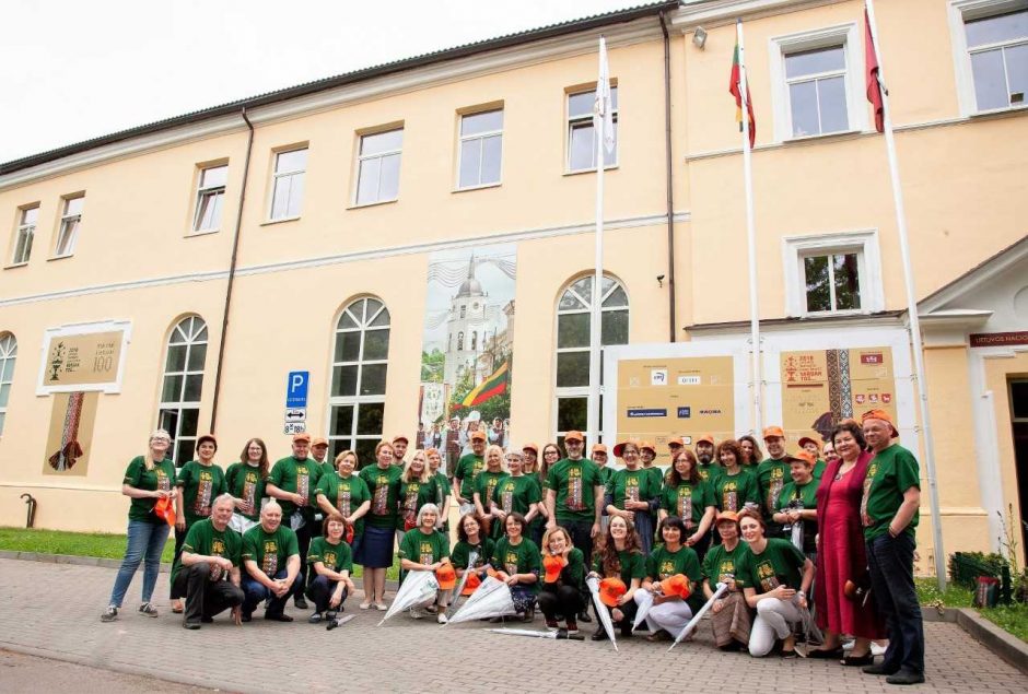 Vilniuje iškilmingai iškelta Dainų šventės vėliava