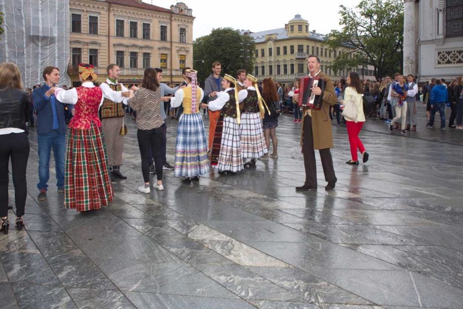 Studentų viltys ir svajonės kilo į dangų