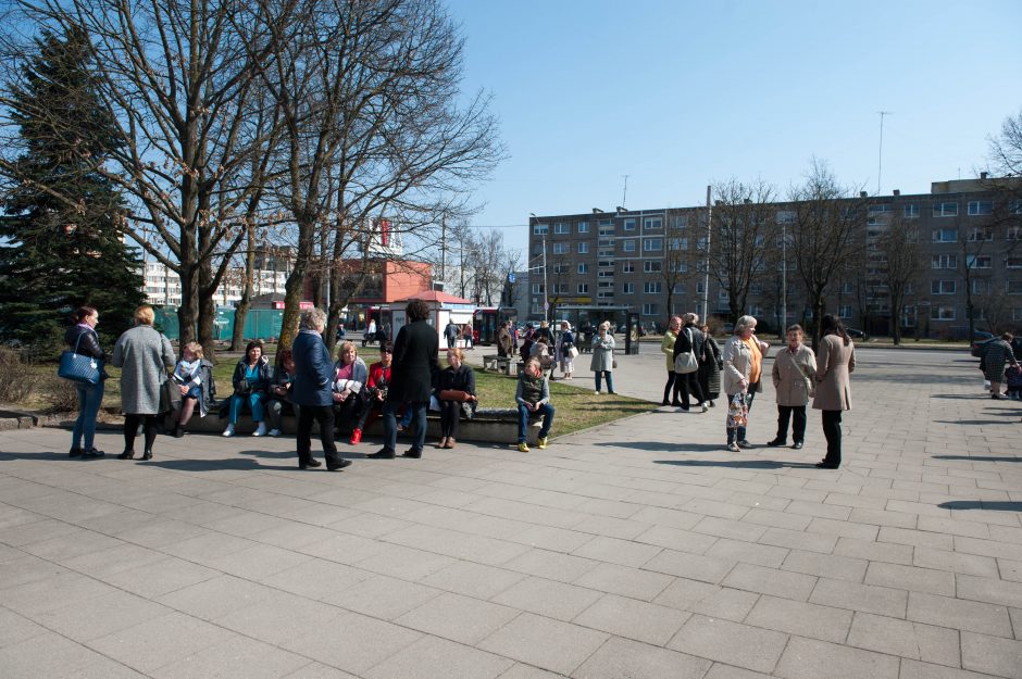 Polikliniką jos vestibiulio taksofonu „užminavęs“ įtariamasis sulaikytas netoliese