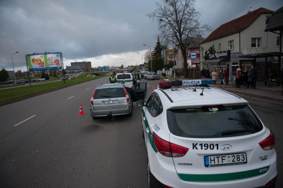 Šilainiuose užsieniečio vairuojamas „Ford“ partrenkė moterį