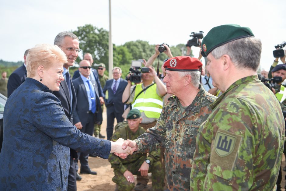 NATO žada atidžiai stebėti Rusijos karines pratybas Lietuvos pašonėje